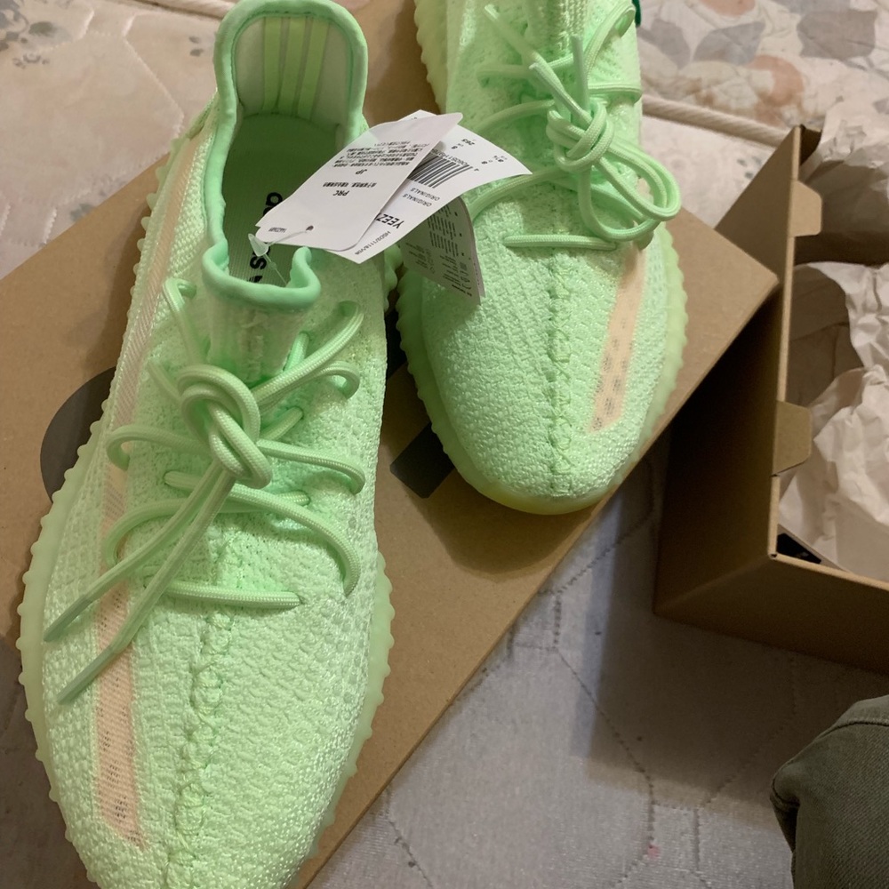 BRAND NEW YEEZY 350v2 GID GLOW